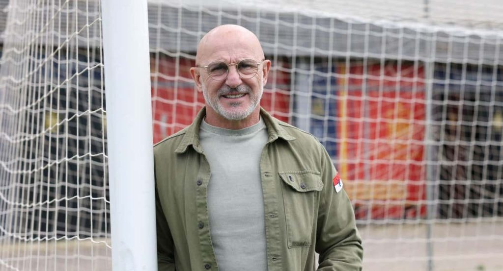 Luis de la Fuente, seleccionador nacional, posa para Relevo el pasado martes en la Ciudad del Fútbol de Las Rozas.