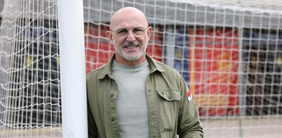 Luis de la Fuente, seleccionador nacional, posa para Relevo el pasado martes en la Ciudad del Fútbol de Las Rozas.