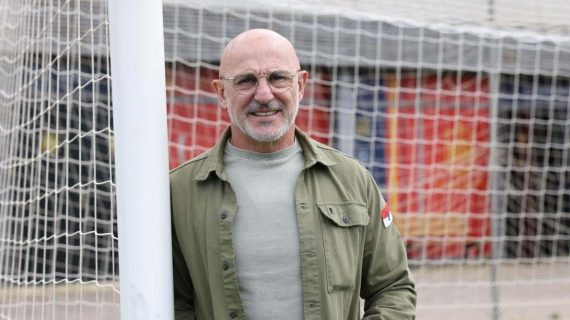 Luis de la Fuente, seleccionador nacional, posa para Relevo el pasado martes en la Ciudad del Fútbol de Las Rozas.