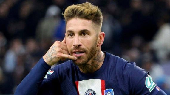Sergio Ramos celebra un gol con el PSG.