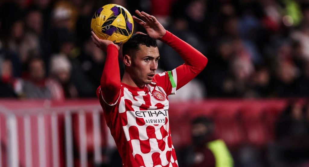 Arnau Martínez, en un partido con el Girona.