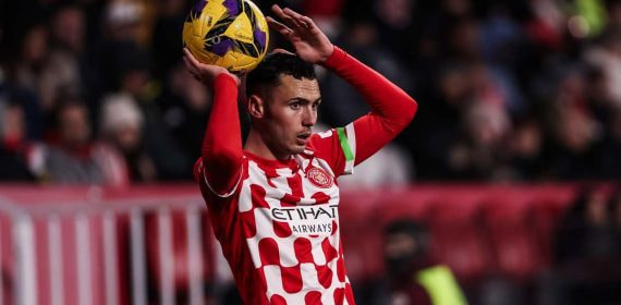 Arnau Martínez, en un partido con el Girona.
