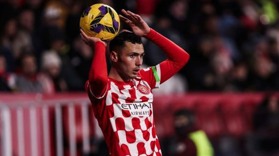 Arnau Martínez, en un partido con el Girona.