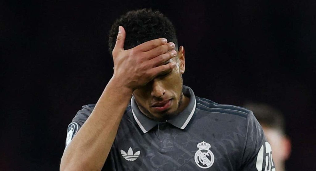 Bellingham se lamenta durante el Arsenal-Real Madrid.