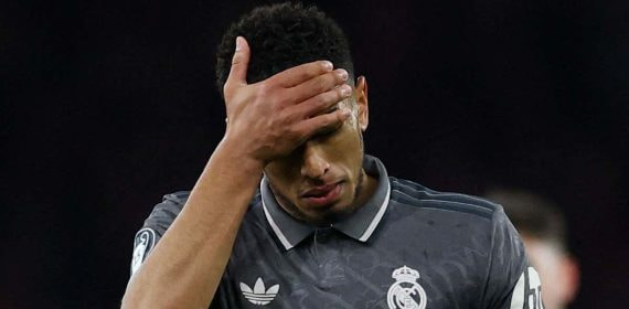 Bellingham se lamenta durante el Arsenal-Real Madrid.