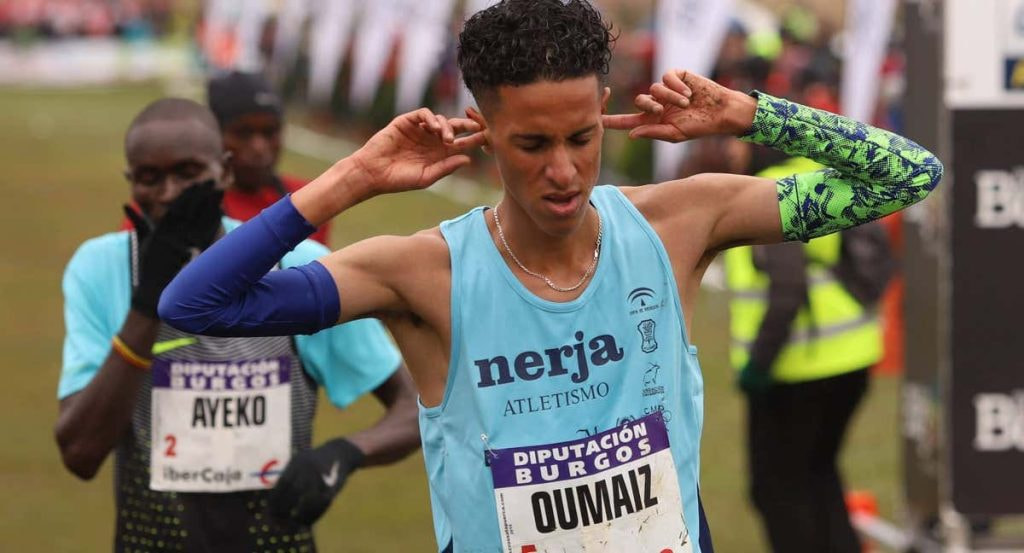 El atleta Ouassim Oumaiz, con la camiseta del Nerja Atletismo, en una carrera de cross