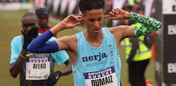 El atleta Ouassim Oumaiz, con la camiseta del Nerja Atletismo, en una carrera de cross
