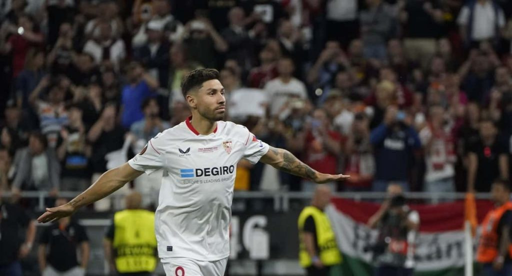 Gonzalo Montiel, en un partido con el Sevilla.