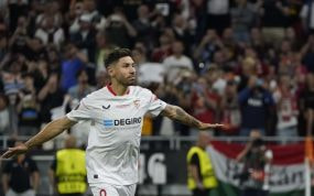 Gonzalo Montiel, en un partido con el Sevilla.