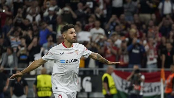Gonzalo Montiel, en un partido con el Sevilla.