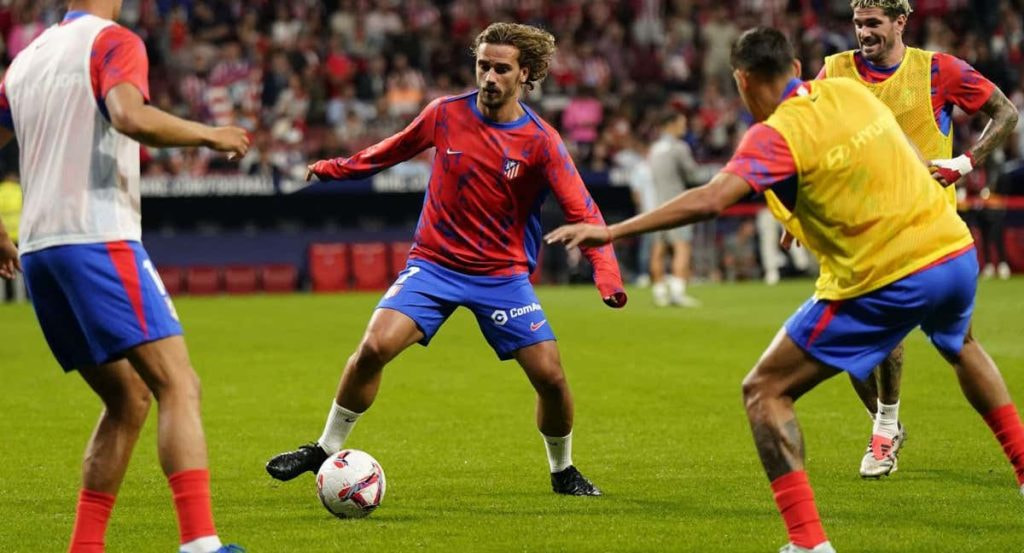 Antoine Griezmann, durante un calentamiento con el Atlético de esta temporada.
