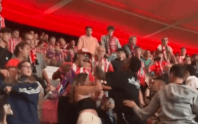 La pelea en la grada.