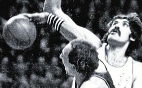 Vladimir Tkachenko tapona a De la Cruz.
