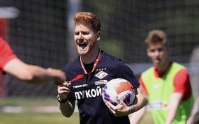 Guille Abascal dirigiendo un entrenamiento del Spartak.