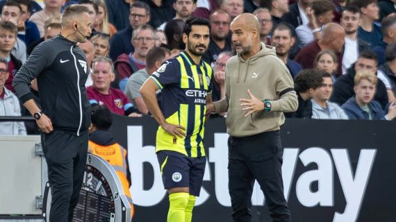 Gündongan charla con Pep.