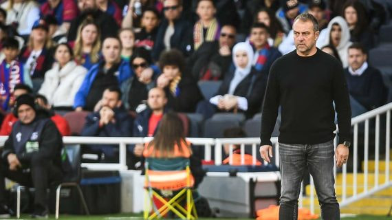Hansi Flick durante el partido contra el Girona.