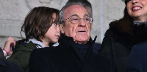 Florentino Pérez, en el palco durante el Atalanta-Real Madrid.