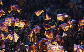 Aficionados del Barcelona durante el inicio de un partido.