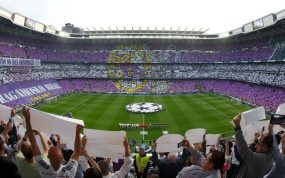 Las gradas del Bernabéu durante un partido de Champions.
