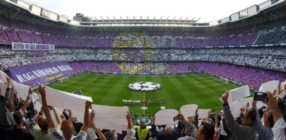 Las gradas del Bernabéu durante un partido de Champions.