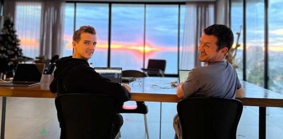 De izquierda a derecha: Duncan McMath, director del documental, y Marc Guillén, productor ejecutivo.