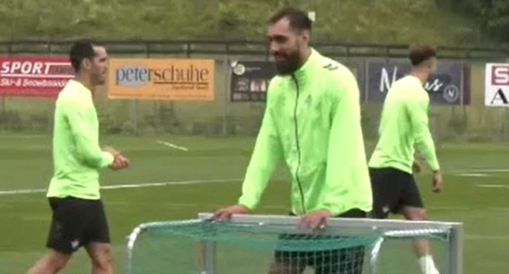 Borja Iglesias, en un entrenamiento en Seefeld.
