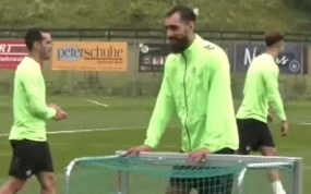 Borja Iglesias, en un entrenamiento en Seefeld.