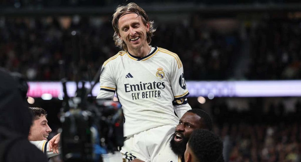 Modric celebra su gol ante el Sevilla.