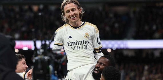 Modric celebra su gol ante el Sevilla.
