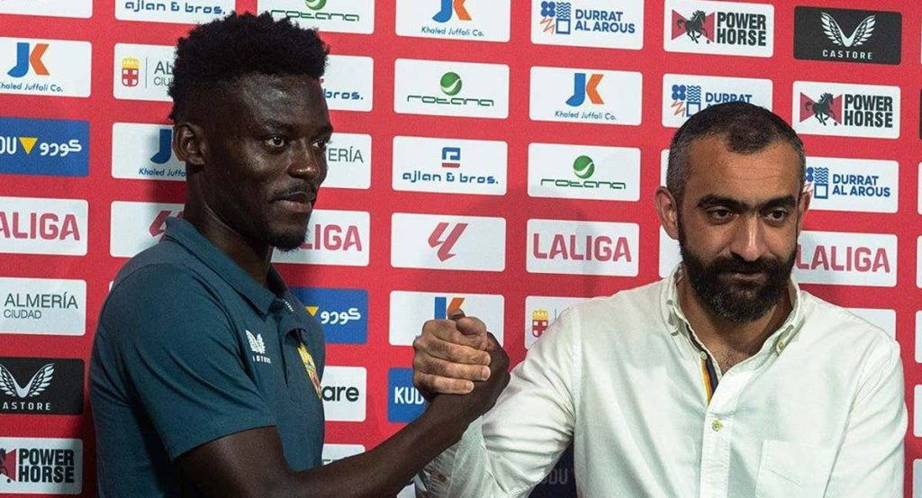 Baba, en su presentación con el Almería.