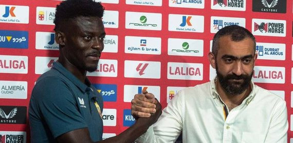 Baba, en su presentación con el Almería.