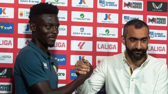 Baba, en su presentación con el Almería.
