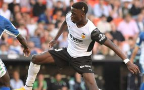 Ilaix Moriba, en su etapa en el Valencia.