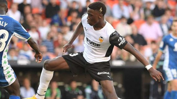 Ilaix Moriba, en su etapa en el Valencia.