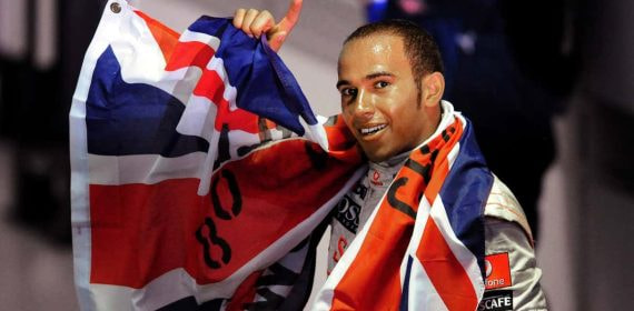Lewis Hamilton, en 2008, celebrando el título de campeón del mundo.