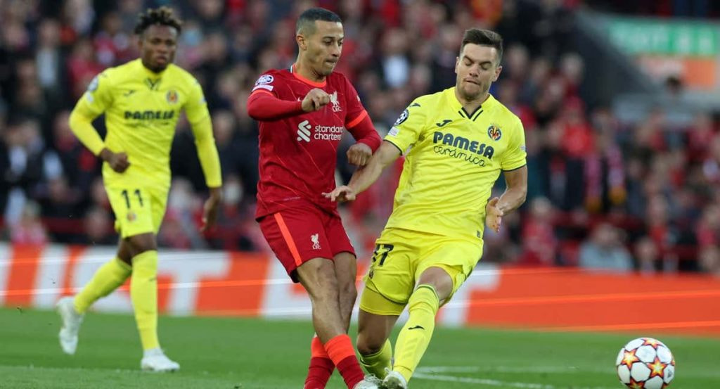 Thiago Alcántara y su futuro parecen lejos de Liverpool.