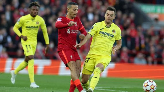 Thiago Alcántara y su futuro parecen lejos de Liverpool.