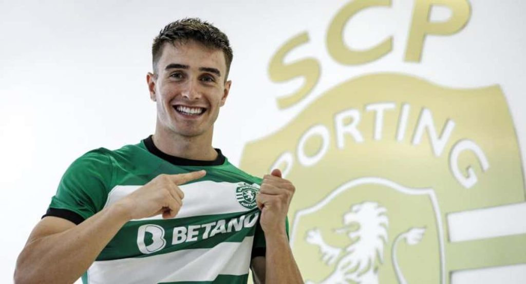 Iván Fresneda tras firmar por el Sporting.