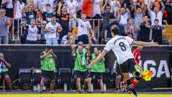 Javi Guerra tras su gol al Atleti.
