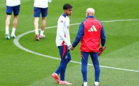 Lamine Yamal y De la Fuente, durante un entrenamiento en Las Rozas.