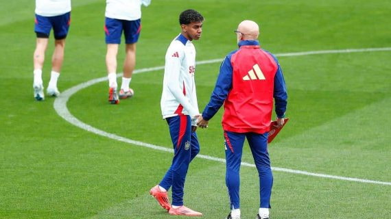 Lamine Yamal y De la Fuente, durante un entrenamiento en Las Rozas.