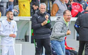 José Juan Romero celebra un gol con el Ceuta.