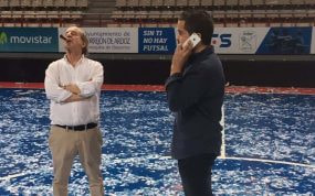 José María García se fuma un puro mientras espera a ser entrevistado por Alvar Madrid en El Partidazo de la Cope tras proclamarse campeón de Liga en 2017.