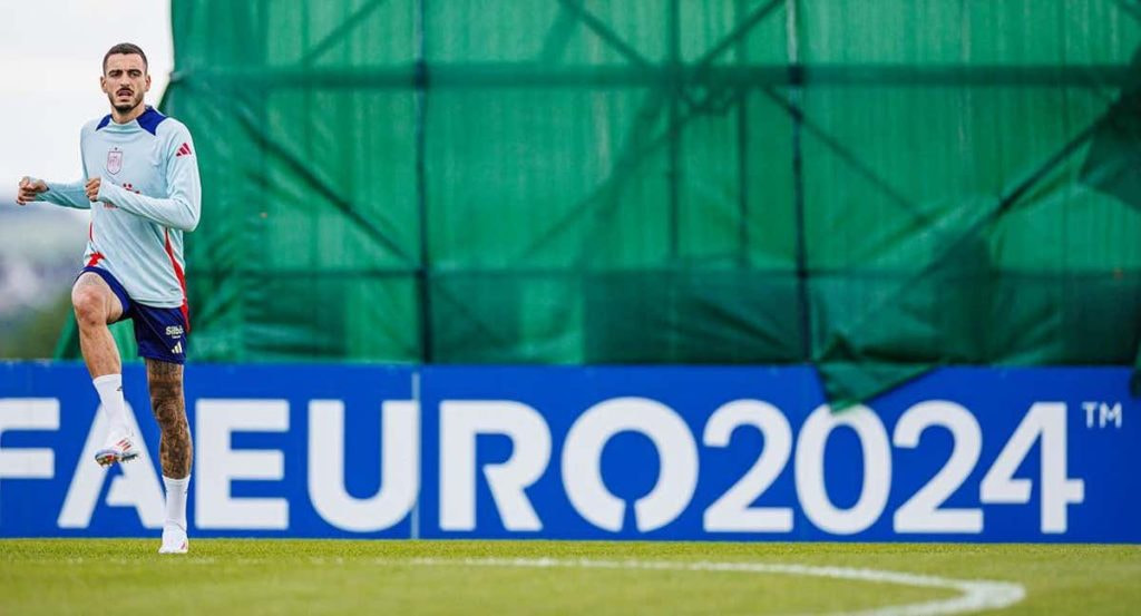 Joselu, durante el entrenamiento de este domingo de la Selección.