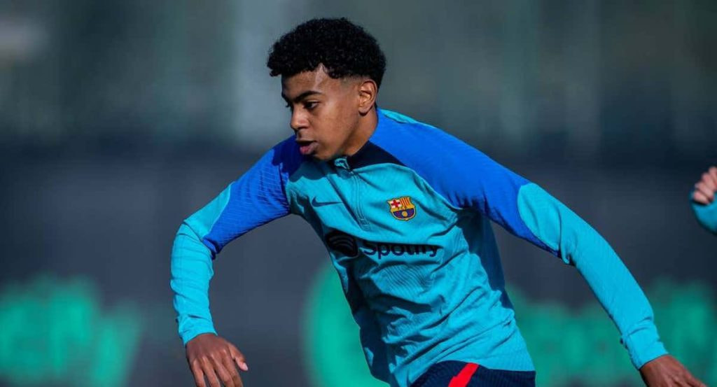 Lamine Yamal, en un entrenamiento con el primer equipo.