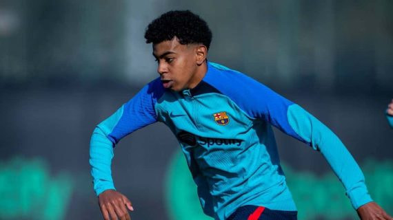 Lamine Yamal, en un entrenamiento con el primer equipo.