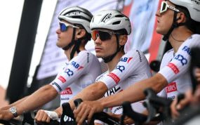 Juan Ayuso, en la previa de una etapa del Critérium de Dauphiné.