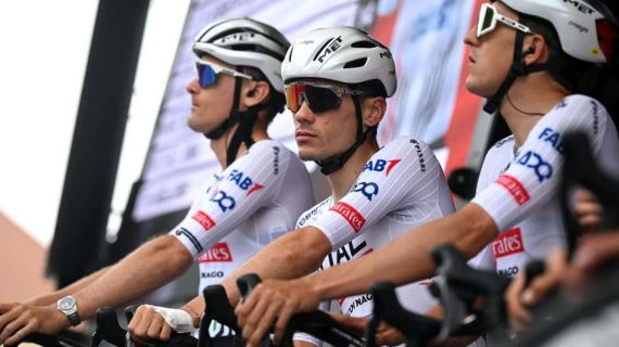 Juan Ayuso, en la previa de una etapa del Critérium de Dauphiné.