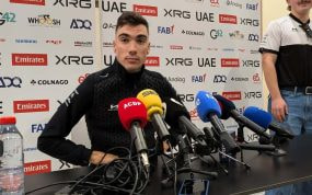Juan Ayuso, este martes en la rueda de prensa del UAE Team Emirates en Benidorm.