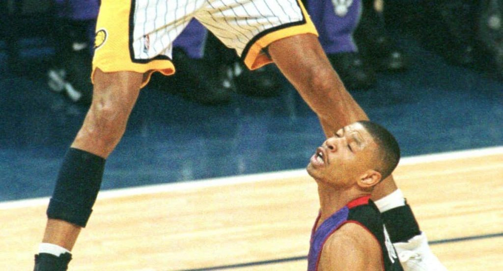 Tyrone Muggsy Bogues, el jugador más bajo de la historia del baloncesto.
